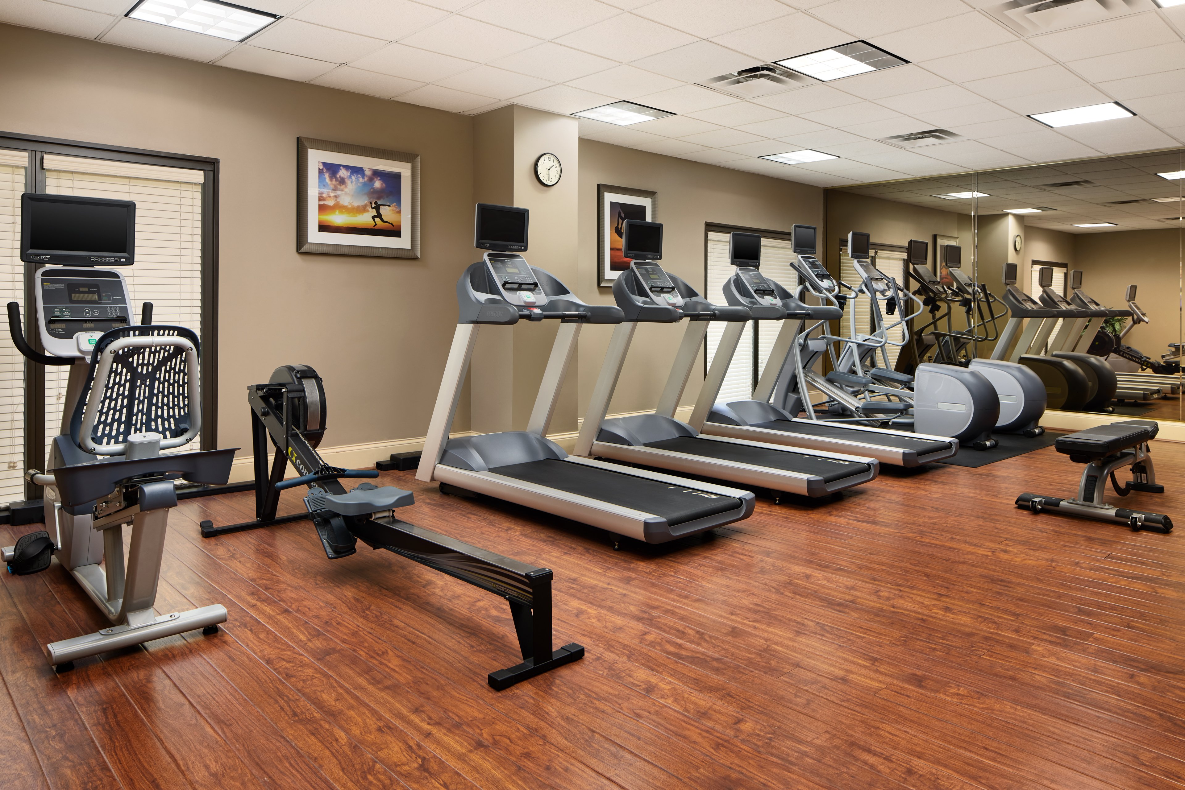 holiday inn express and suites alpharetta by ihg