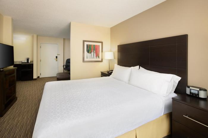 holiday inn express and suites alpharetta by ihg
