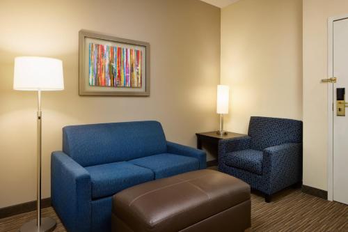 holiday inn express and suites alpharetta by ihg