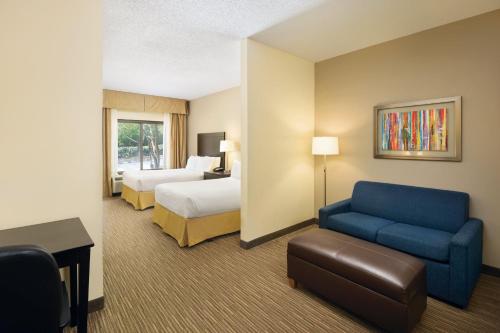 holiday inn express and suites alpharetta by ihg