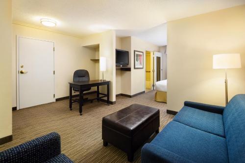 holiday inn express and suites alpharetta by ihg