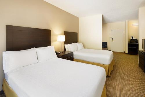 holiday inn express and suites alpharetta by ihg