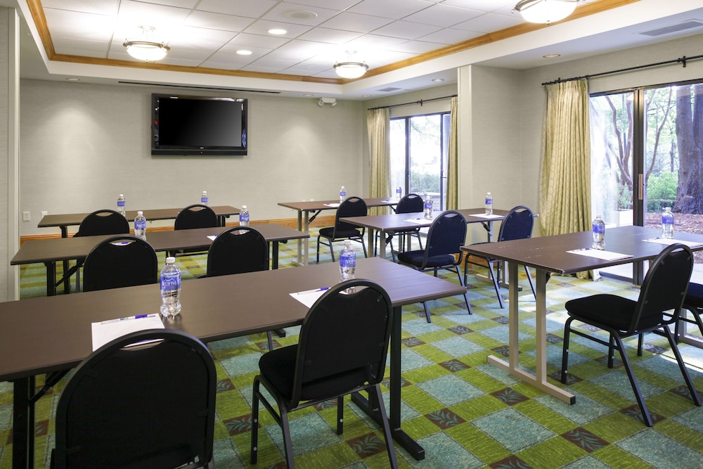 holiday inn express and suites atlanta buckhead by ihg