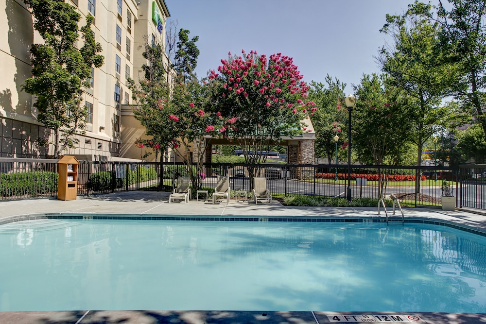 holiday inn express and suites atlanta buckhead by ihg