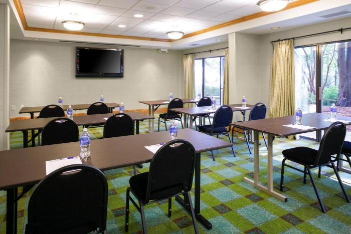 holiday inn express and suites atlanta buckhead by ihg