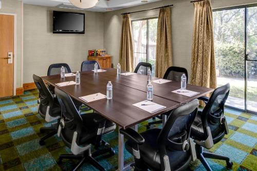 holiday inn express and suites atlanta buckhead by ihg