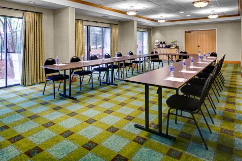 holiday inn express and suites atlanta buckhead by ihg