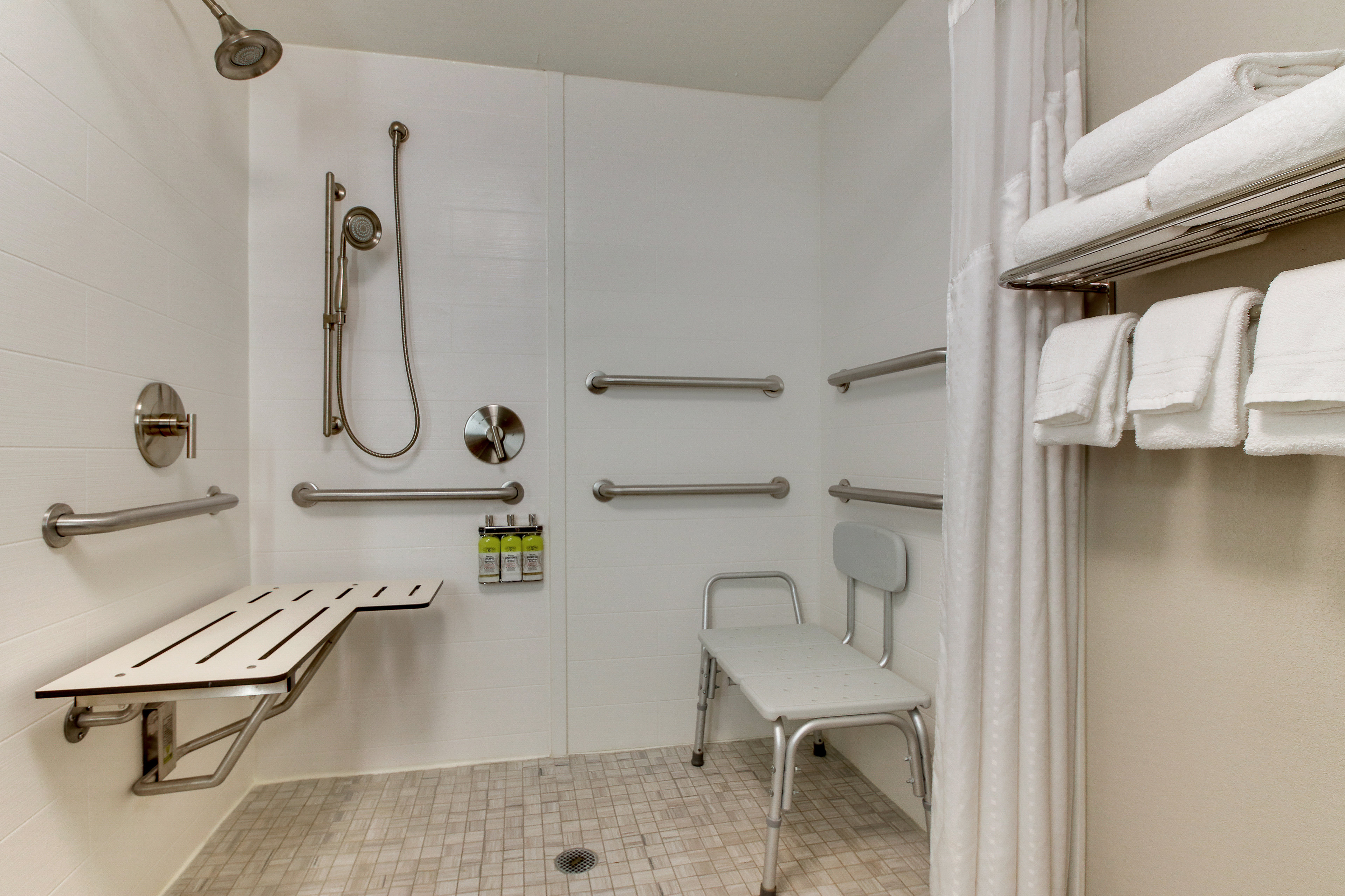 holiday inn express and suites atlanta n perimeter mall area