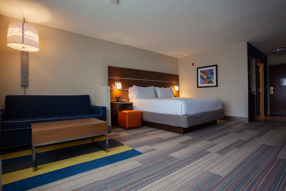 holiday inn express and suites atlanta n perimeter mall area