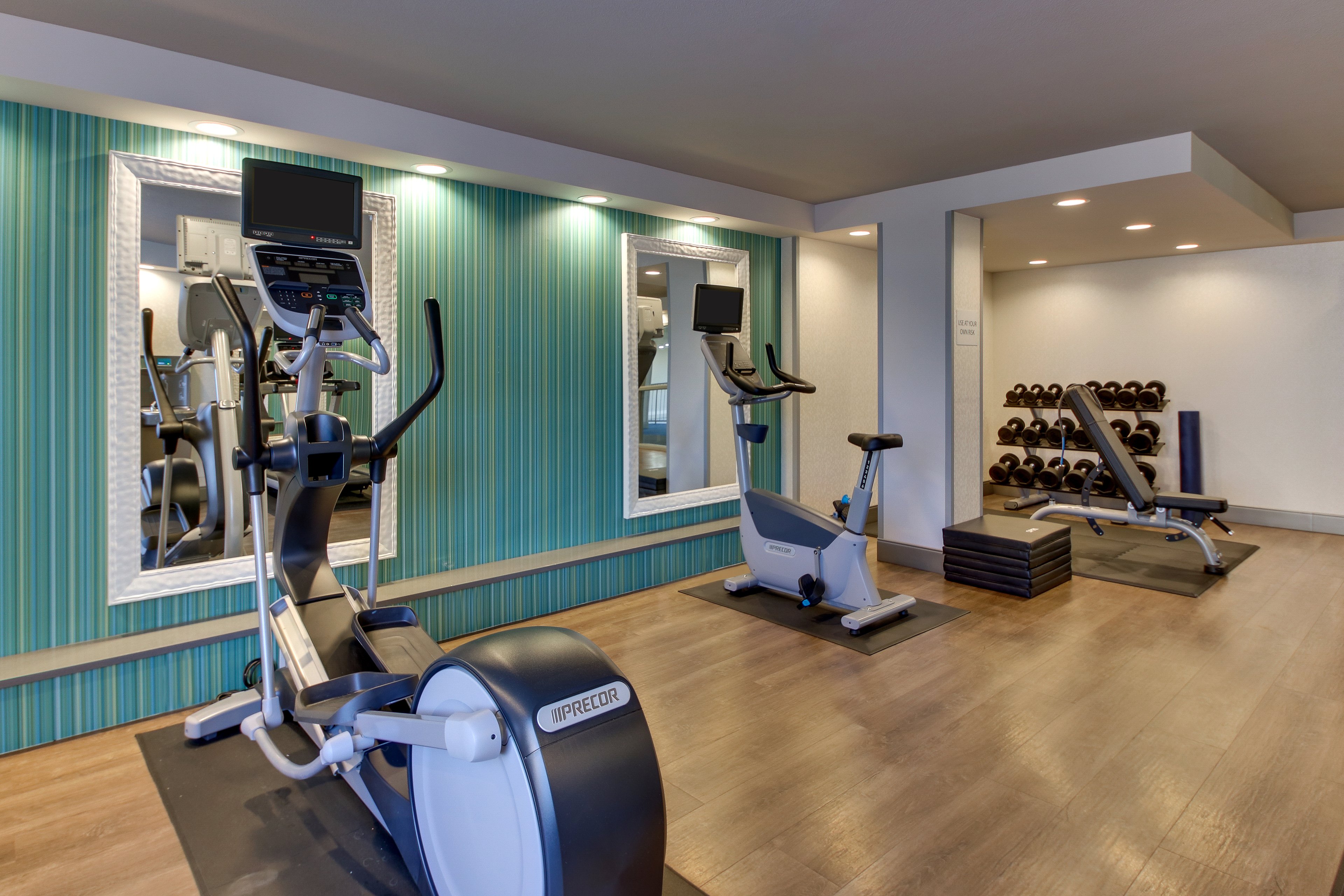 holiday inn express and suites atlanta n perimeter mall area