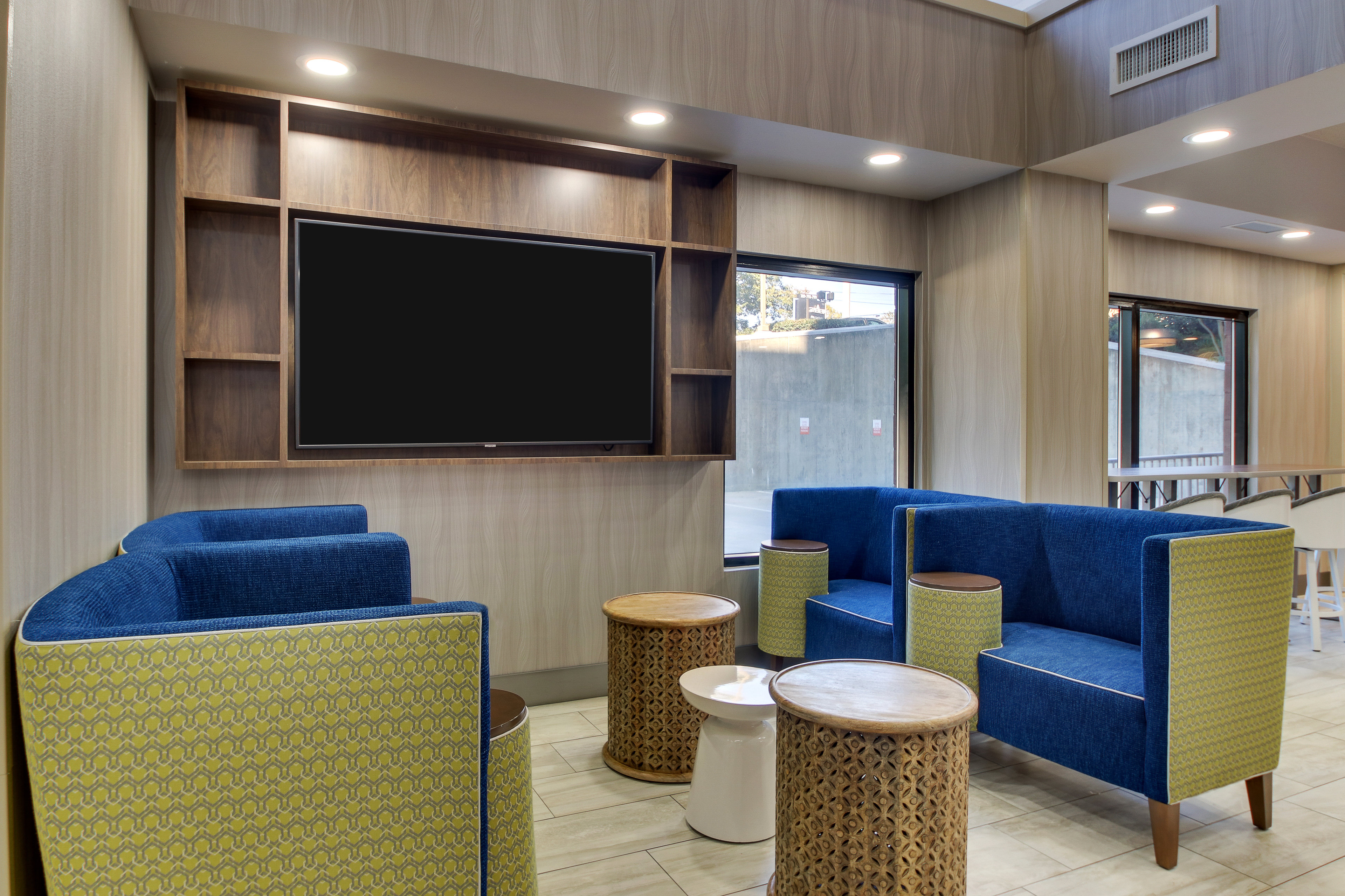 holiday inn express and suites atlanta n perimeter mall area