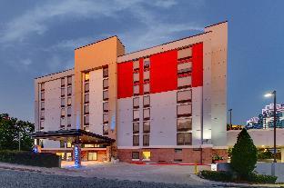 holiday inn express and suites atlanta n perimeter mall area