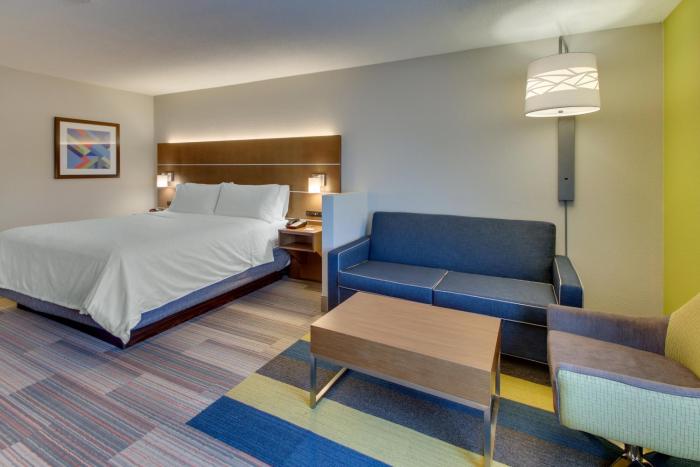 holiday inn express and suites atlanta n perimeter mall area