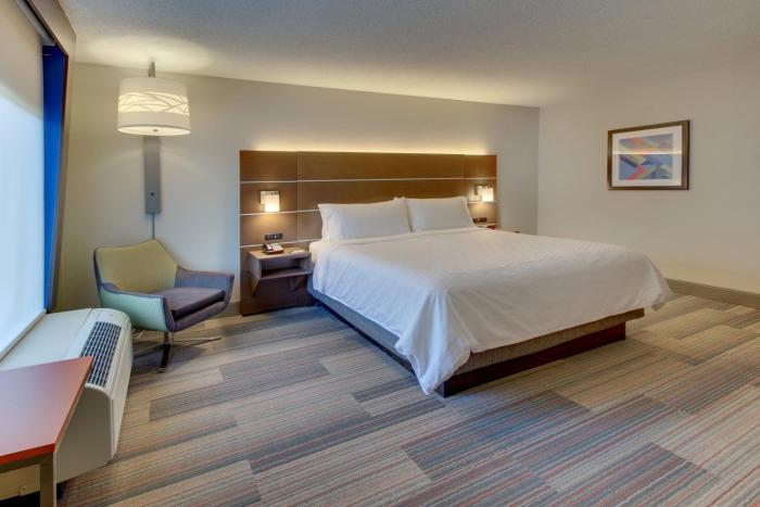 holiday inn express and suites atlanta n perimeter mall area
