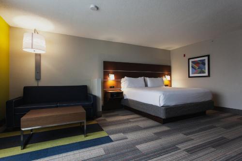 holiday inn express and suites atlanta n perimeter mall area