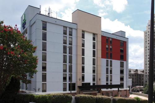 holiday inn express and suites atlanta n perimeter mall area