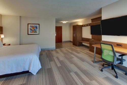 holiday inn express and suites atlanta n perimeter mall area