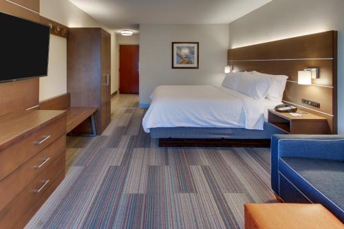 holiday inn express and suites atlanta n perimeter mall area