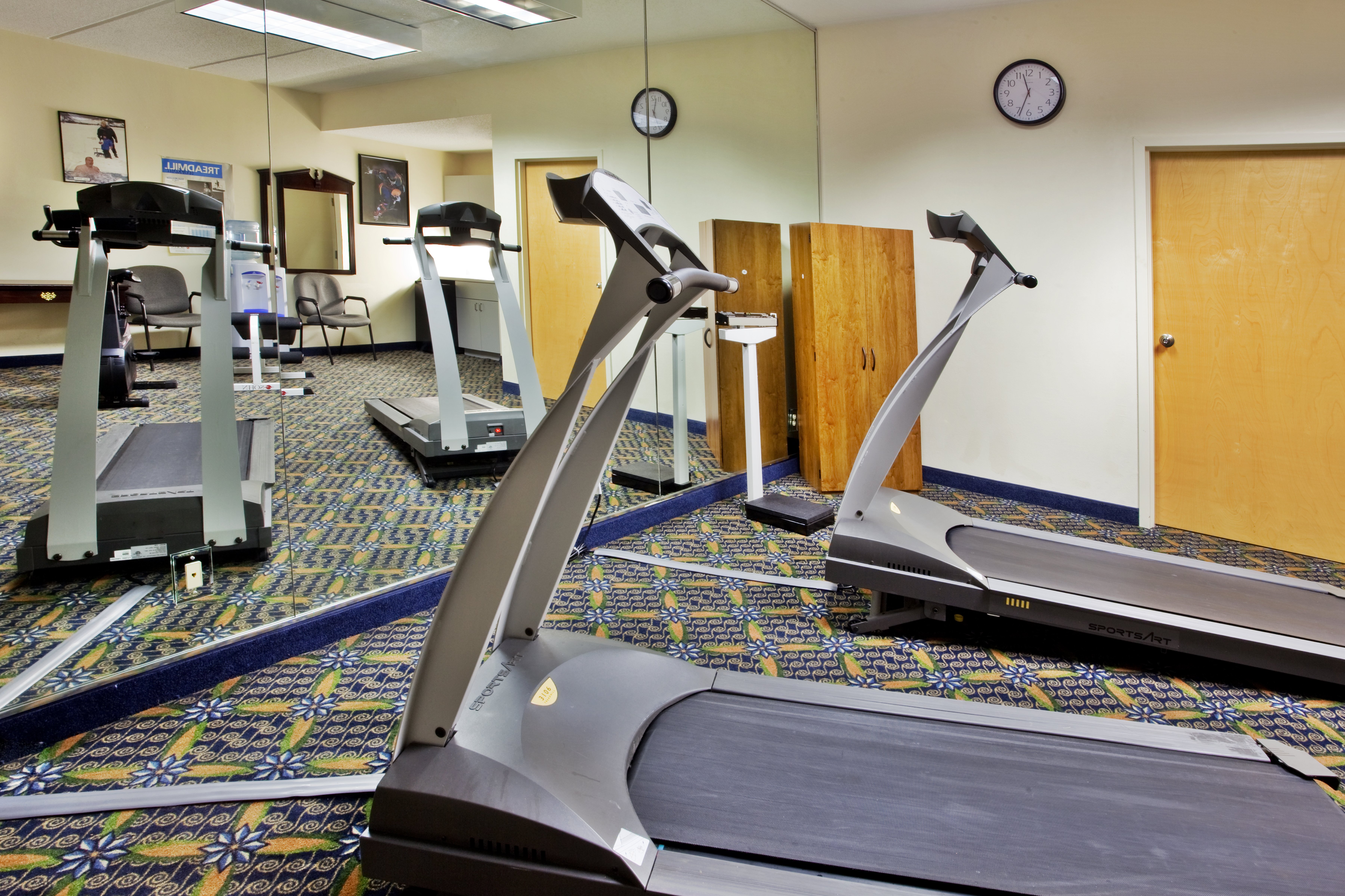 holiday inn express hotel and suites by ihg