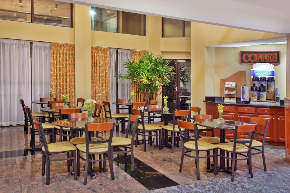 holiday inn express hotel and suites by ihg