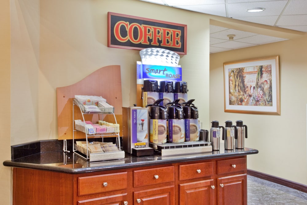holiday inn express hotel and suites by ihg