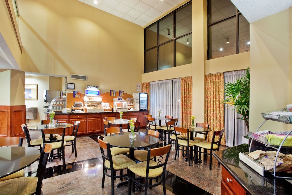 holiday inn express hotel and suites by ihg