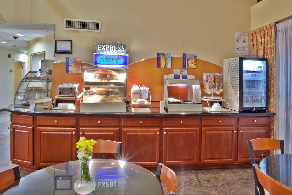 holiday inn express hotel and suites by ihg