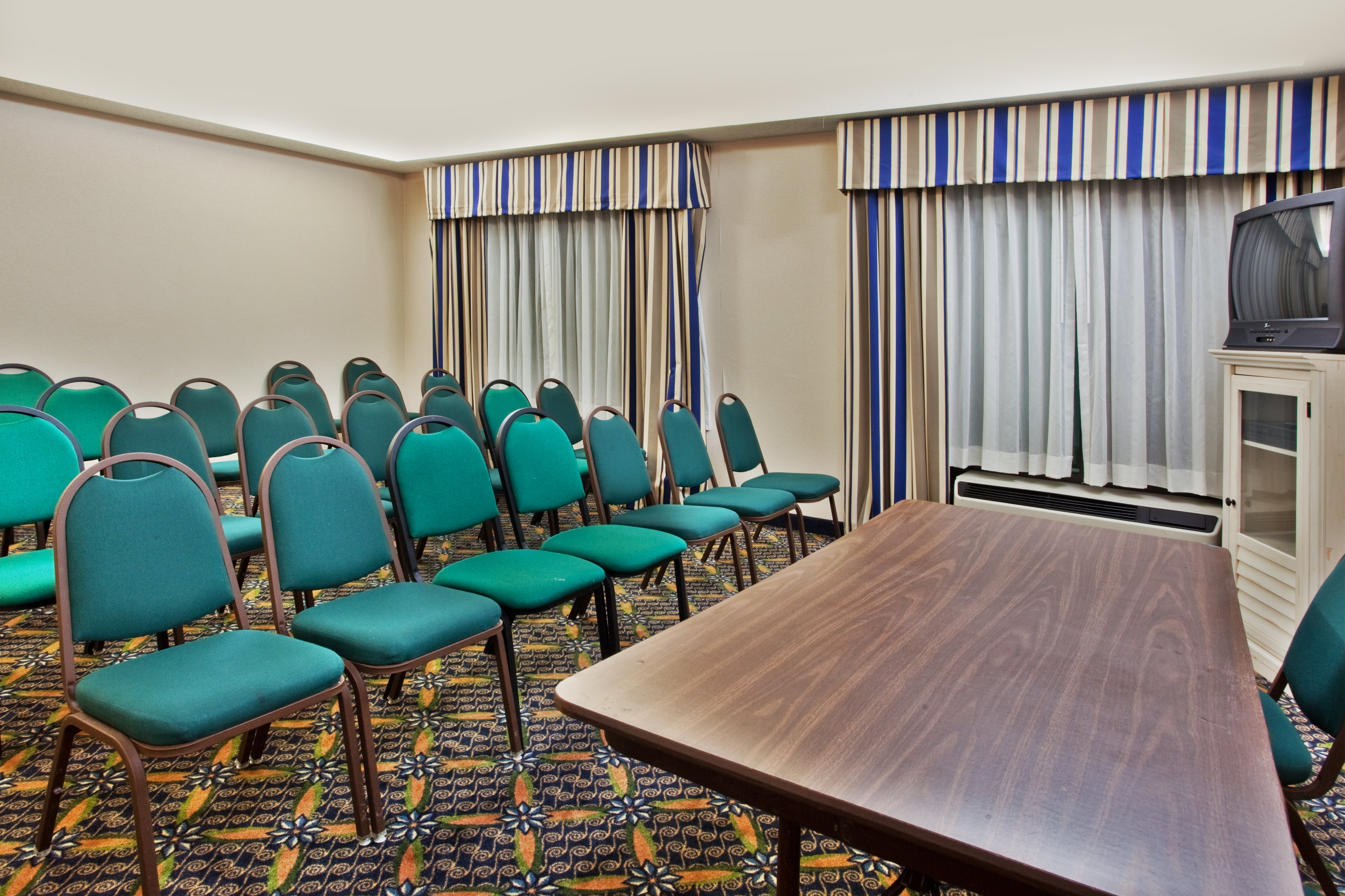 holiday inn express hotel and suites by ihg