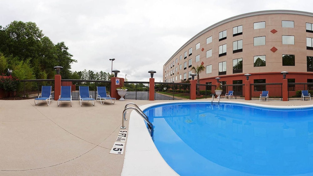 holiday inn express hotel and suites by ihg