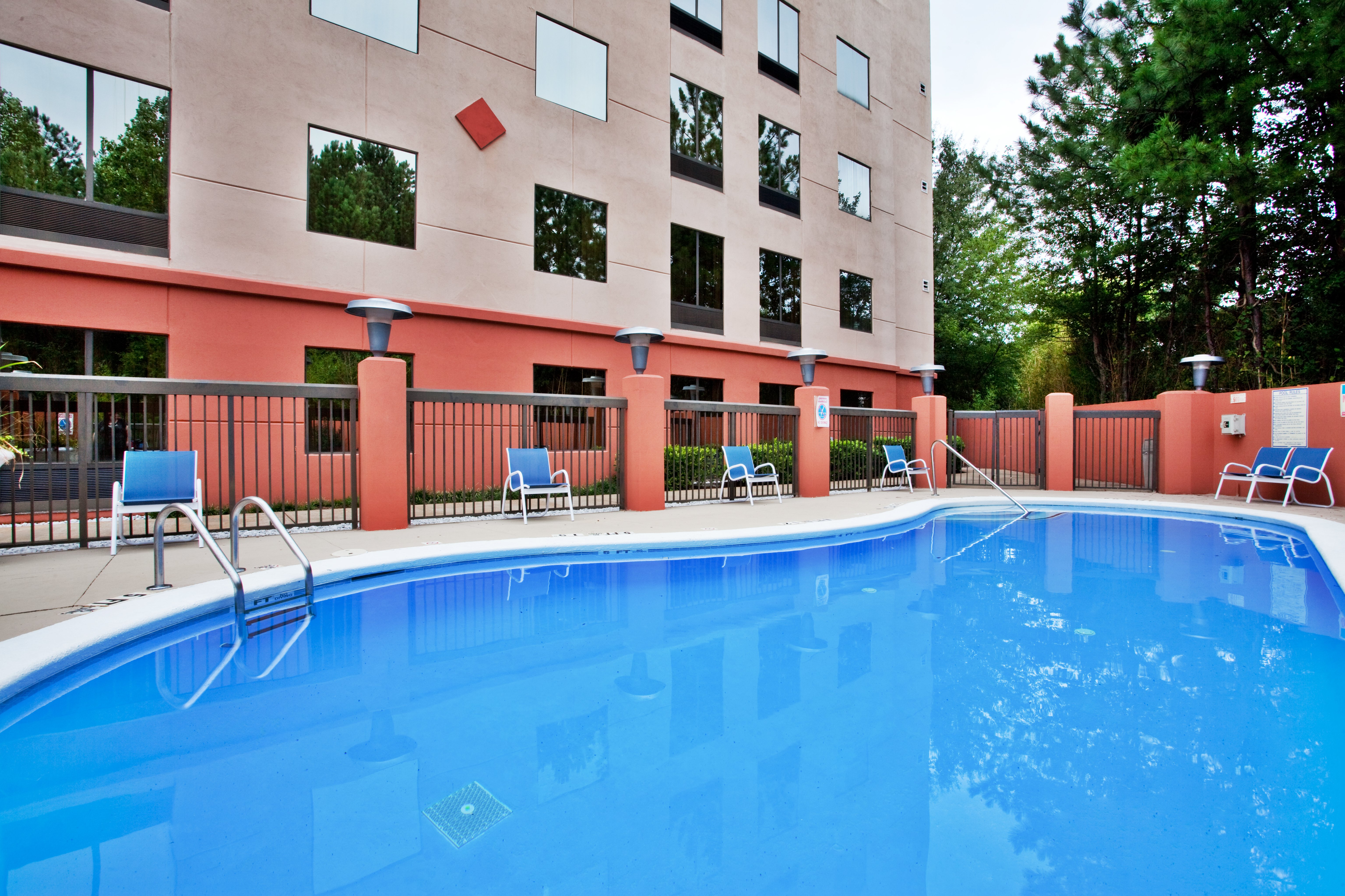 holiday inn express hotel and suites by ihg