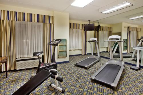 holiday inn express hotel and suites by ihg
