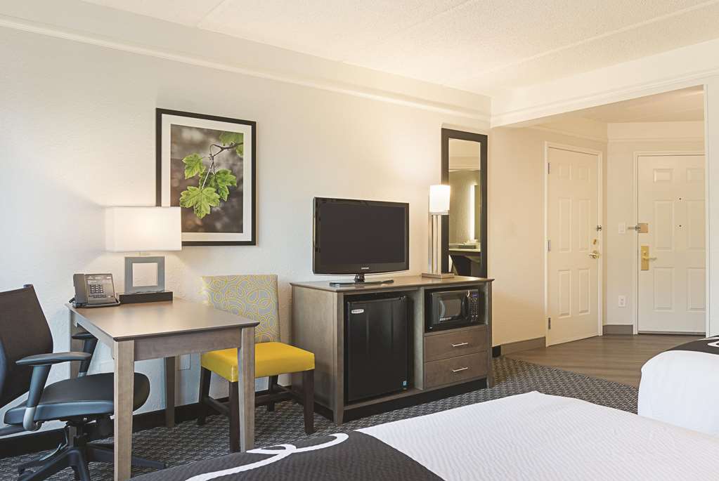 la quinta inn and suites by wyndham atlanta perimeter medical