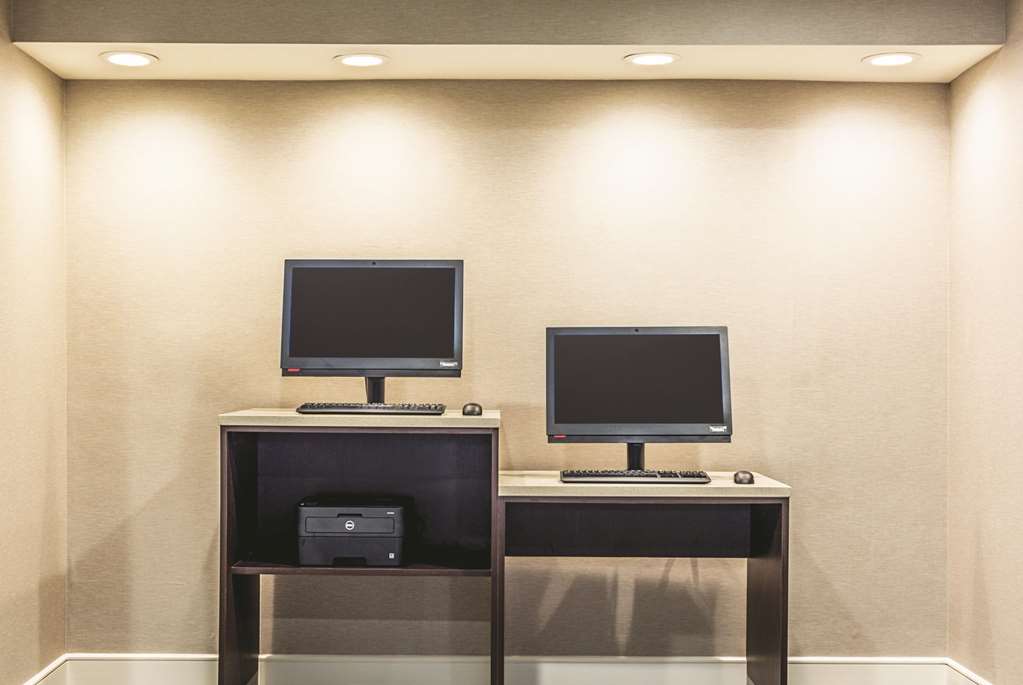 la quinta inn and suites by wyndham atlanta perimeter medical