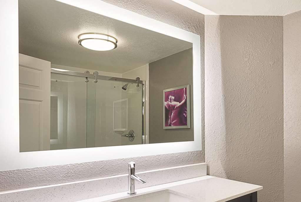 la quinta inn and suites by wyndham atlanta perimeter medical