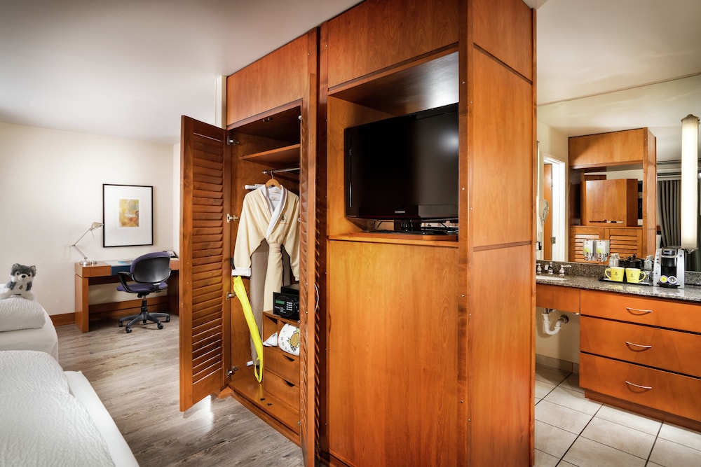 staypineapple watertown hotel university district seattle