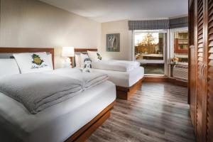 staypineapple watertown hotel university district seattle