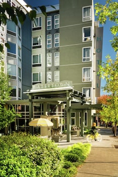 staypineapple watertown hotel university district seattle