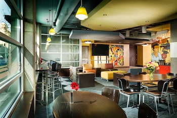 staypineapple watertown hotel university district seattle