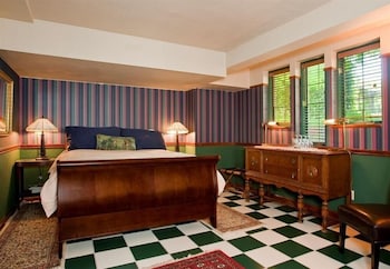 cecil bacon manor