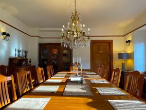 cecil bacon manor