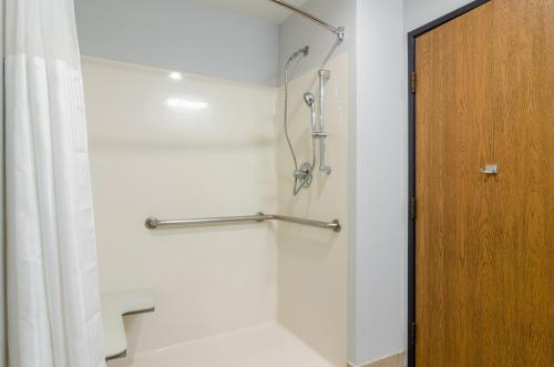 red lion inn and suites des moines