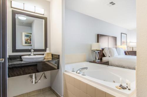 red lion inn and suites des moines