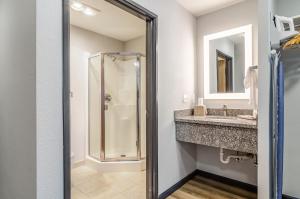 red lion inn and suites des moines