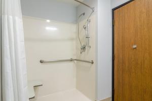 red lion inn and suites des moines