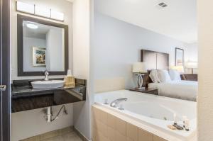 red lion inn and suites des moines