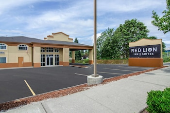 red lion inn and suites des moines