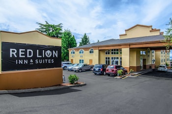 red lion inn and suites des moines