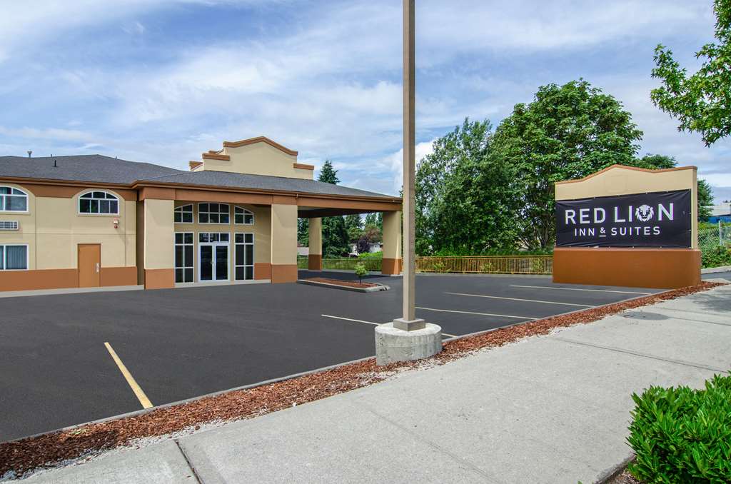 red lion inn and suites des moines