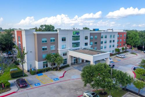 holiday inn express and suites arlington north stadium area