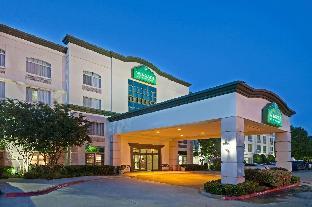 holiday inn express and suites arlington north stadium area